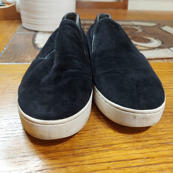 - Vionic black suede sneakers 10 work errands walking - Picture 2 of 8